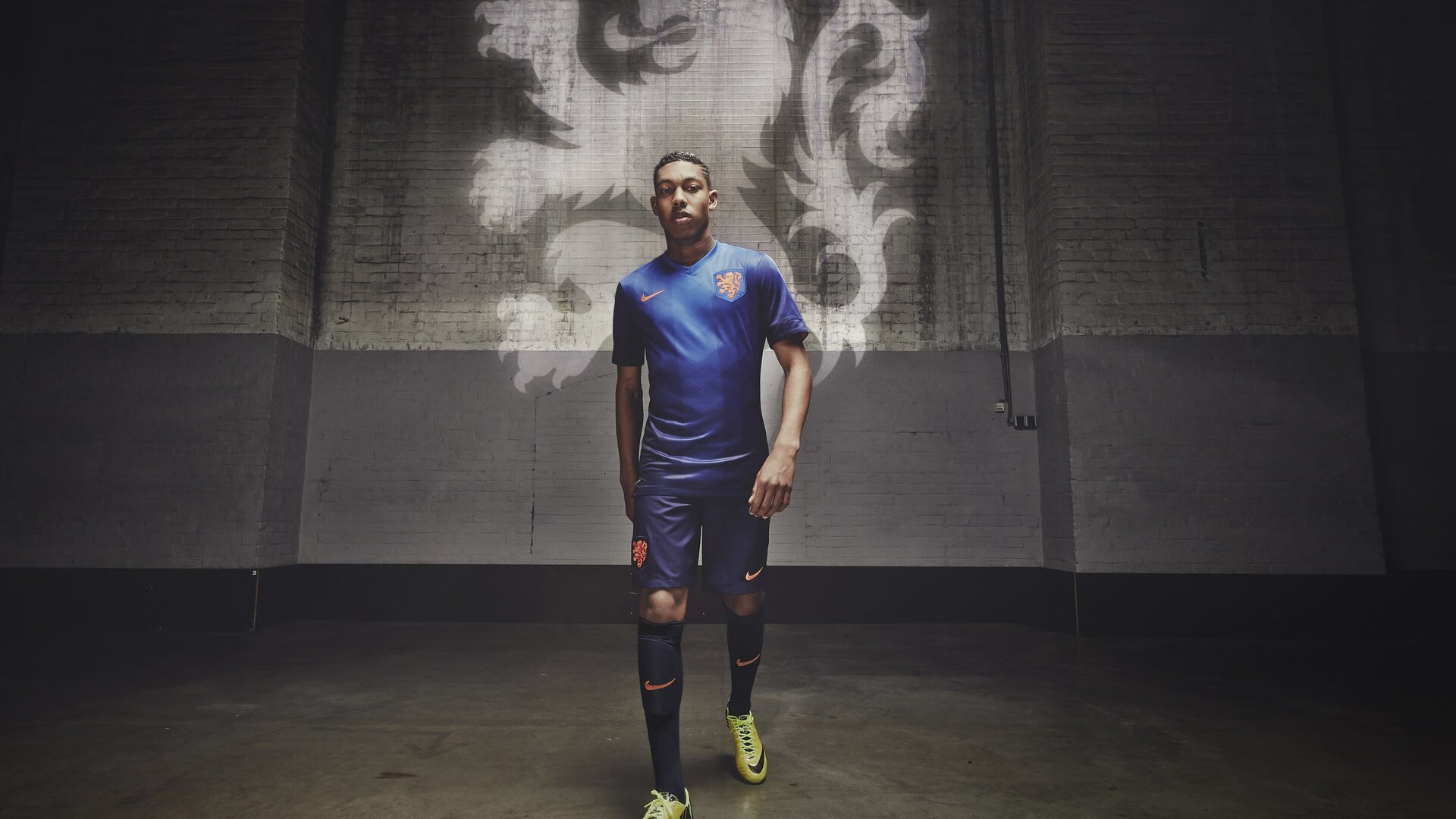 乐鱼vip 注册-哈兰德参与球队防守回撤提升整体攻守转换效率，哈兰德控球